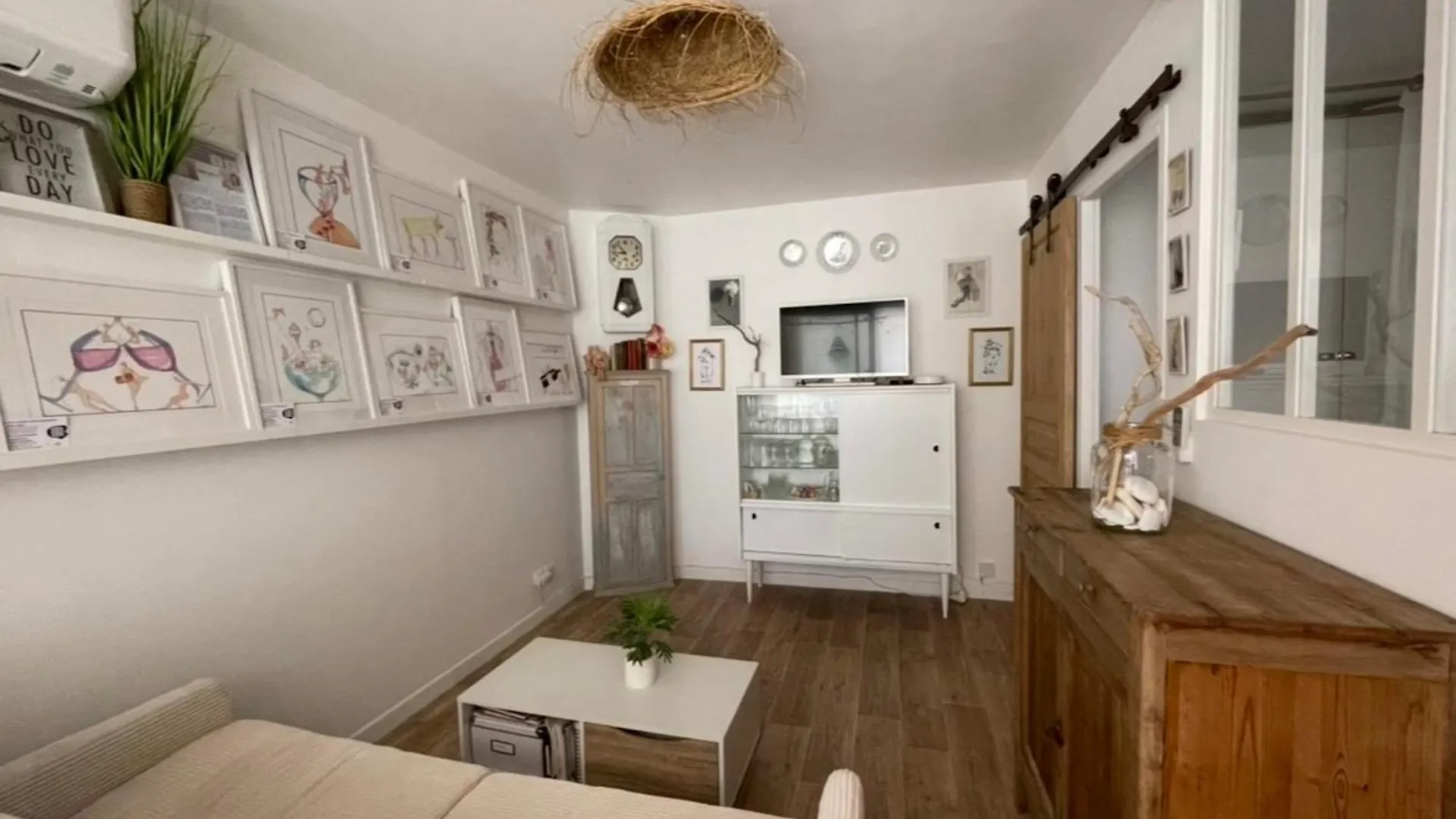 شقة Charming Air-Conditioned One-Bedroom 150M From Cavaliere Beach لو لا فاندو فرنسا