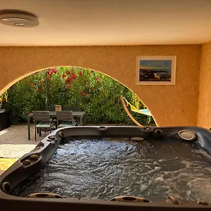  Appartement Bas De 70m2 Independant Avec Espace Jacuzzi Prive